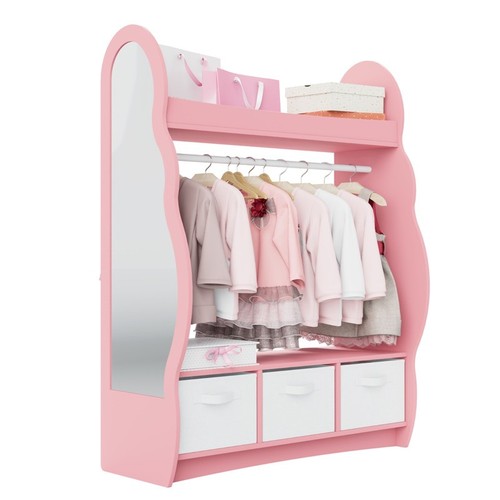 Kids hanging clothes - hanging,